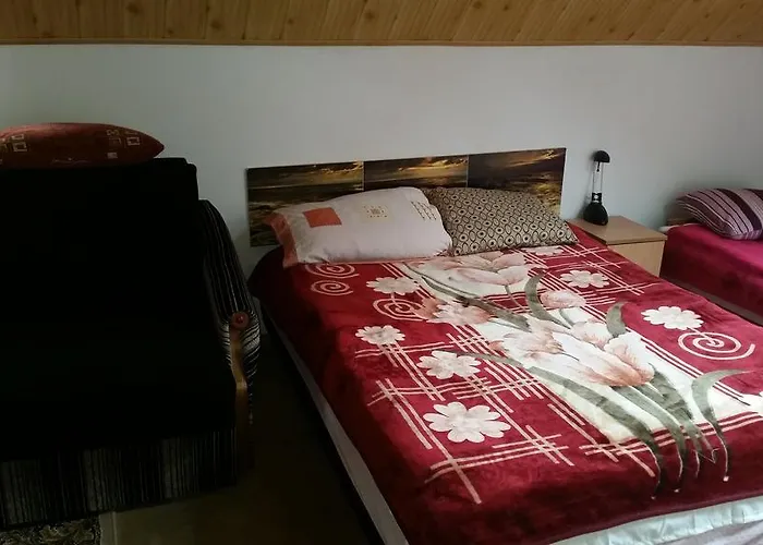 Sosnowy Dworek 홈스테이 Józefów