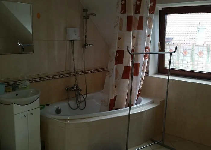 홈스테이 Sosnowy Dworek Józefów